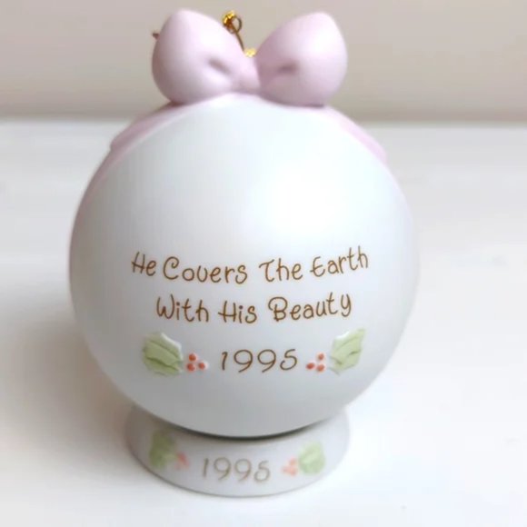 Precious Moments "He Covers the Earth with Beauty 1995" Ball Ornament with stand - Picture 2 of 4